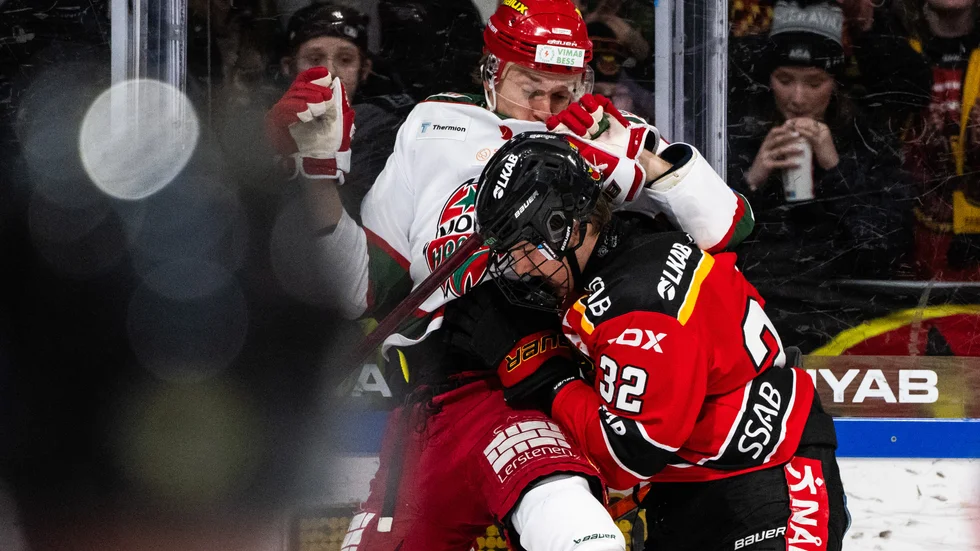 William Håkansson, 17, tog för sig ordentligt i sin SHL-debut. Totalt blev det knappa tio minuters istid i sin första A-lagsmatch med Luleå Hockey.