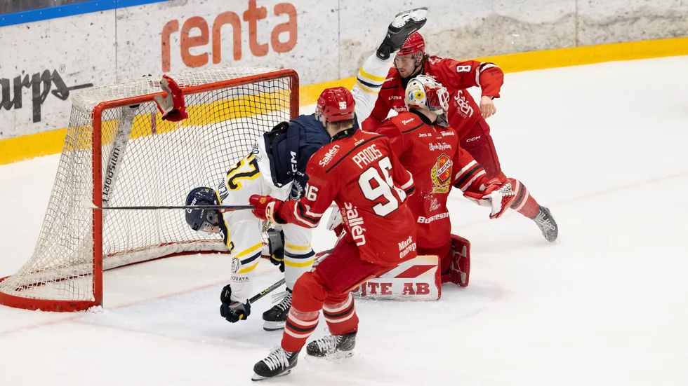 Almtunas huvudtränare Daniel Karlunden är inte helt nöjd med domsluten mot Södertälje SK.