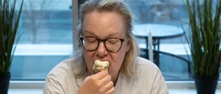 VIDEO: Här slukar undersköterskorna på akuten semlor