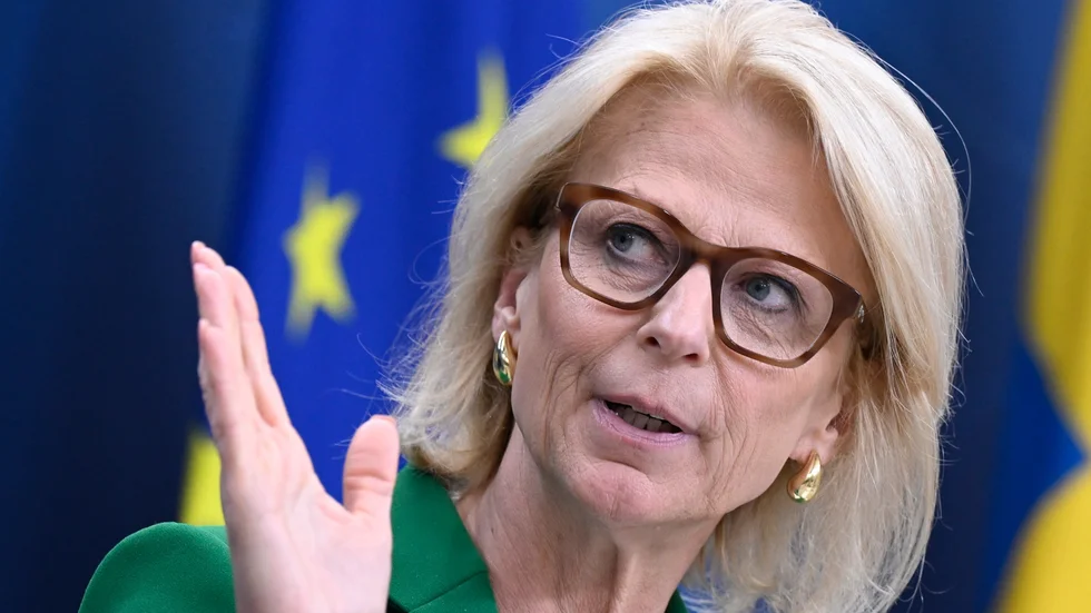 Finansminister Elisabeth Svantesson (M) förbereder för ytterligare försäljningar.