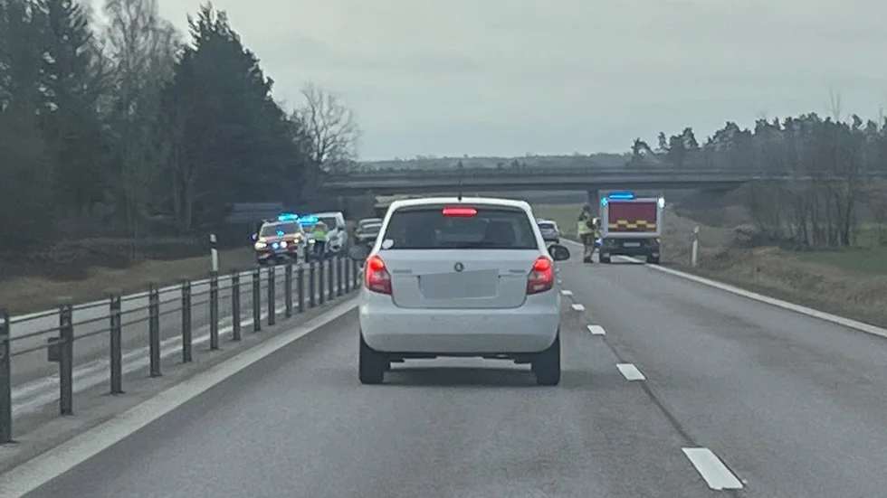 Räddningstjänsten fick stänga av all trafik i norrgående riktning under arbetet.