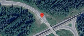 Ett körfält blockerat på grund av flera stillastående lastbilar på väg 510