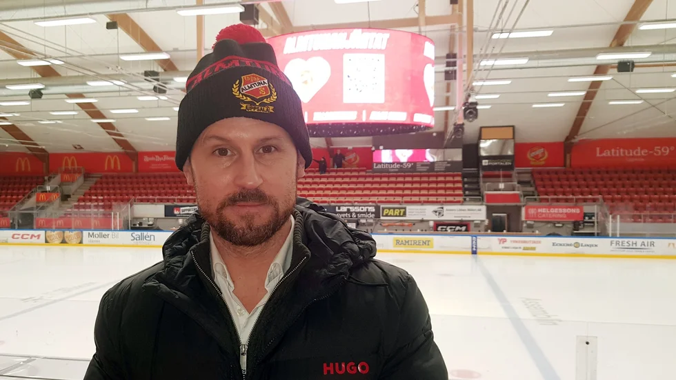 Tobias Pehrsson, klubbchef i Almtuna, jobbar hårt med föreningens ekonomi.