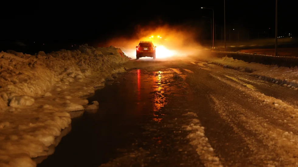 En vattensamling har bildats på Skölstavägen.