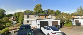 Huset på Kanalvägen 4D i Bålsta har bytt ägare två gånger sedan 2022