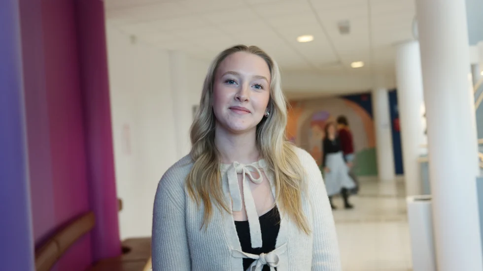 Hedvig Helm läser tekniska programmet på Curt Nicolingymnasiet och planerar att studera vidare. "Jag tycker att det är bra att läsa vidare och få en titel, och säkra jobb för framtiden", säger hon. 