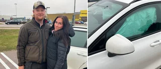 Chocken: Hampus, 22, och Adéle, 23, påkörda
