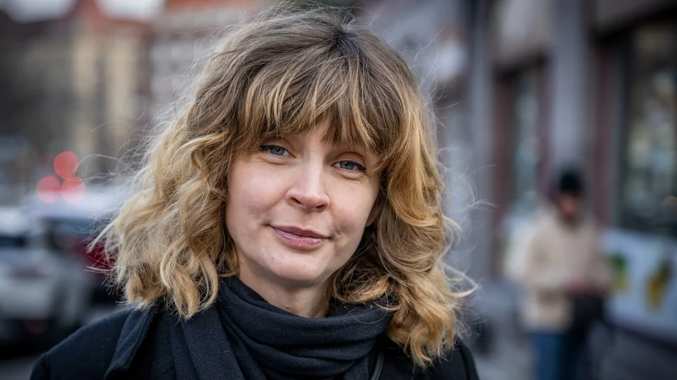 Konstnären Elin Westerholm, som bodde i Vimmerby i perioder fram till 2018, har trätt fram som en av medskaparna i den hemliga konstnärsduon Anonymouse.