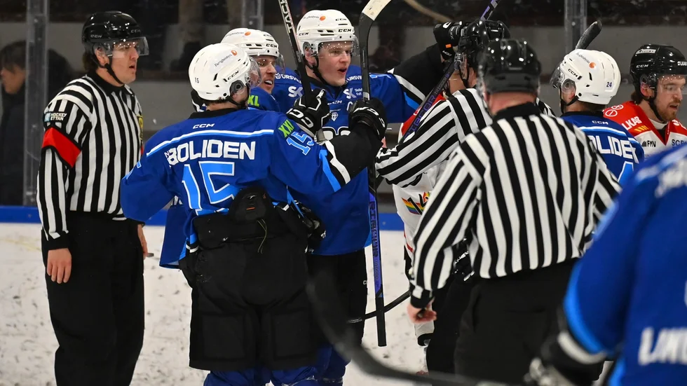 Clemensnäs vann efter en stökig match. Kiruna besegrades med 6–1.