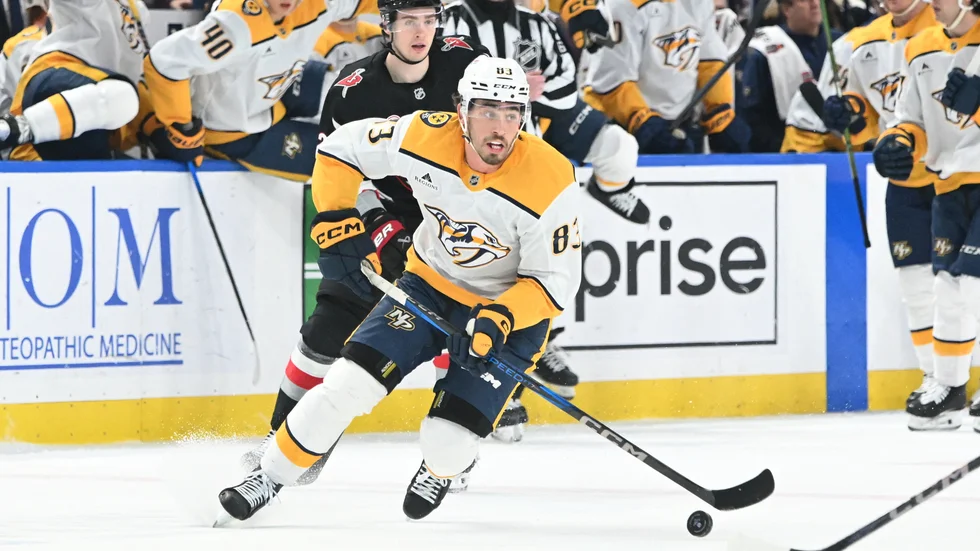 Adam Wilsby belönas med ett tvåårskontrakt av Nashville Predators.