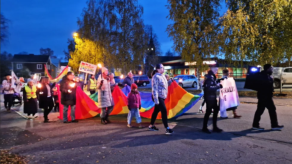 Länets och kanske landets första Pridetåg i kvällsmörker med facklor genomfördes i Överkalix. Efter festivalen var dock arrangörerna från RFSL besvikna över att inga skolor kom på det som ordnats under skoltid.