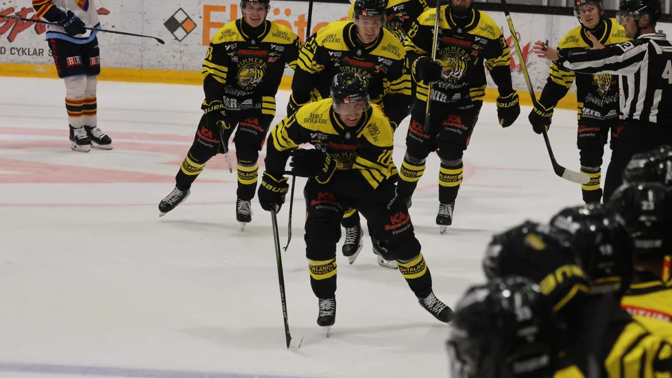 Jakob Karlsson räddade VH med en sen kvittering mot Djurgården och såg till att laget kunde vända och vinna med 3-2 efter straffar.
