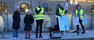 Kritiken: "Ett ovärdigt och omöjligt beslut"