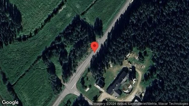 Problem i trafiken efter nedfallna träd på väg 364