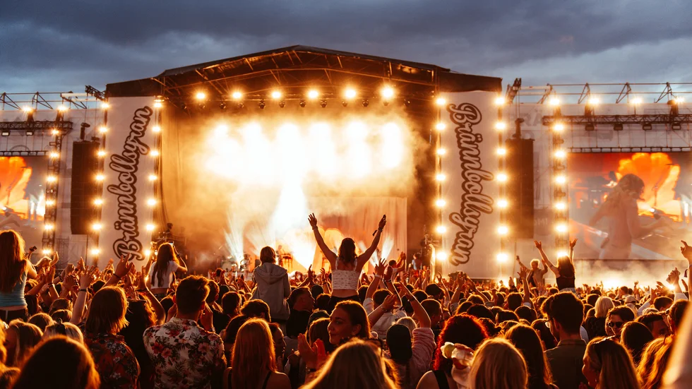 Brännbollsyran i Umeå marknadsförs som norra skandinaviens största musikfestival.