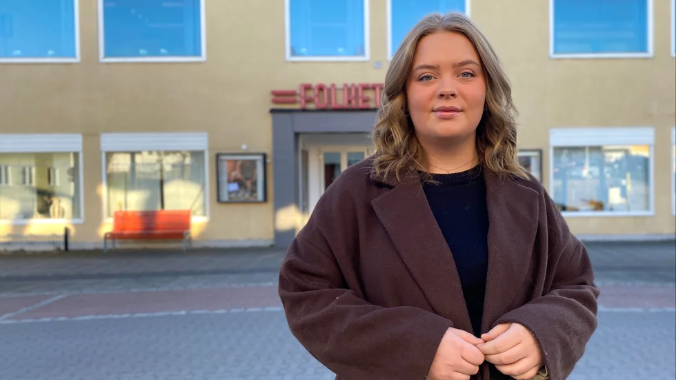Inne på Folkets hus hålls sammanträdena i kommunfullmäktige. Thelma Ekeblad, 20, är ny ordinarie ledamot för Moderaterna.