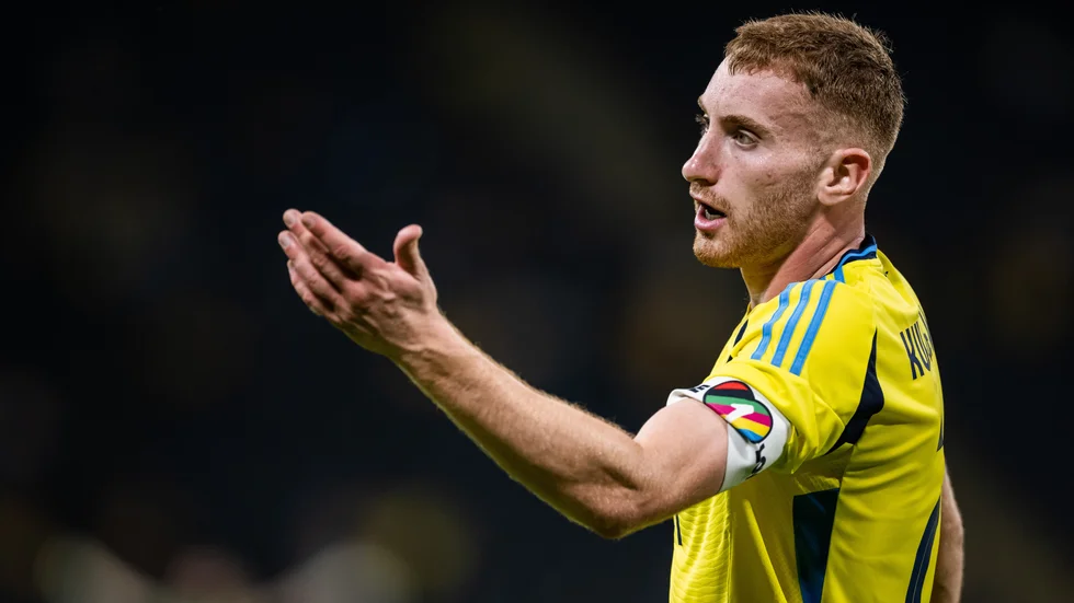 Dejan Kulusevski och Sveriges herrlandslag i fotboll möter Slovakien i Nations league under fredagskvällen. 