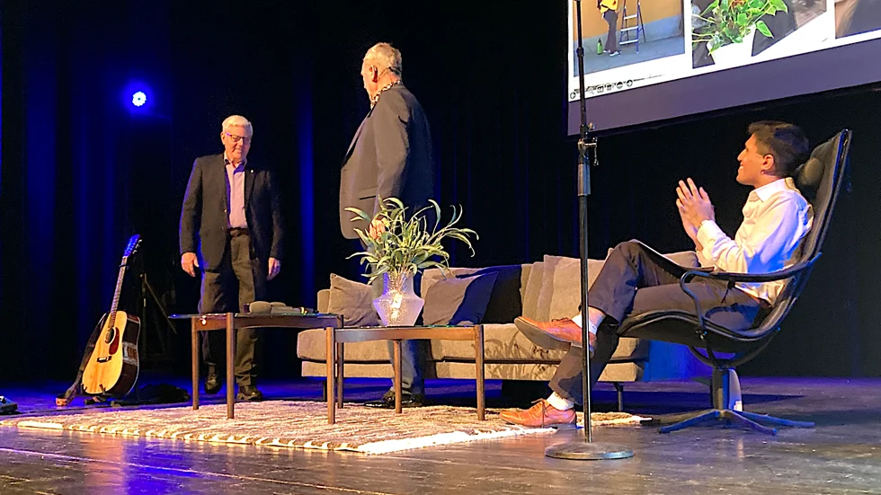 Bengt Wahlberg, kommunalråd under många år, minns gamla tider tillsammans med Arne Wåhlstedt och Filip Lange.