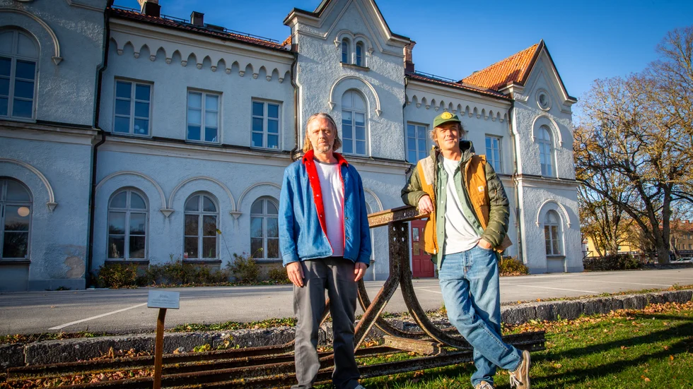 Först tänkte de sälja, David och Jacob von Corswant, sedan deras far Uno von Corswant gått ur tiden. Men det blev för känslosamt. Nu satsar de istället på att utveckla den oas platsen är, i centrum av alla nybyggen.
