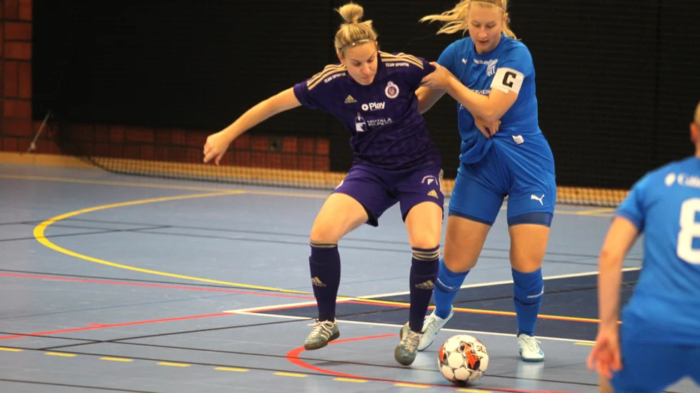 Motala FK:s spelare Emelie Franzén är knäskadad, men oklart hur allvarligt. Hon spelar inte hemma mot Stuvsta på söndagen.