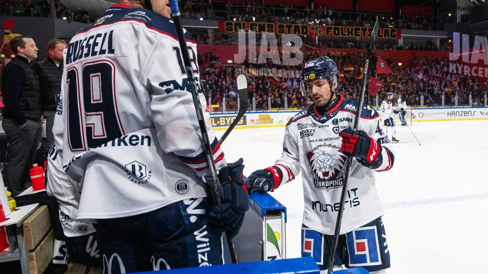 LHC:s Broc Little deppar under matchen mot Luleå.