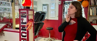 Hon tar över efter Inges död – anrika studion lever vidare
