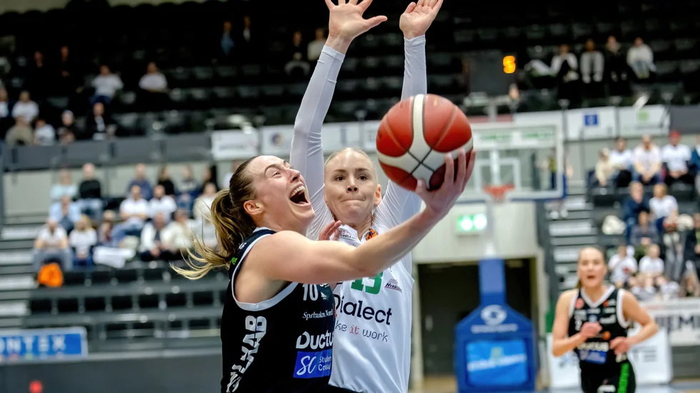 Mehryn Kraker är imponerad av sitt lag efter två vinster i semifinalserien.