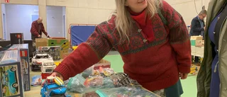 Tekoppar, Lego och Lagerbielke – fynd och nostalgi på samlarmässa