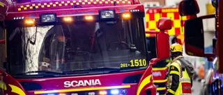 En allvarligt skadad efter brand i Strängnäs
