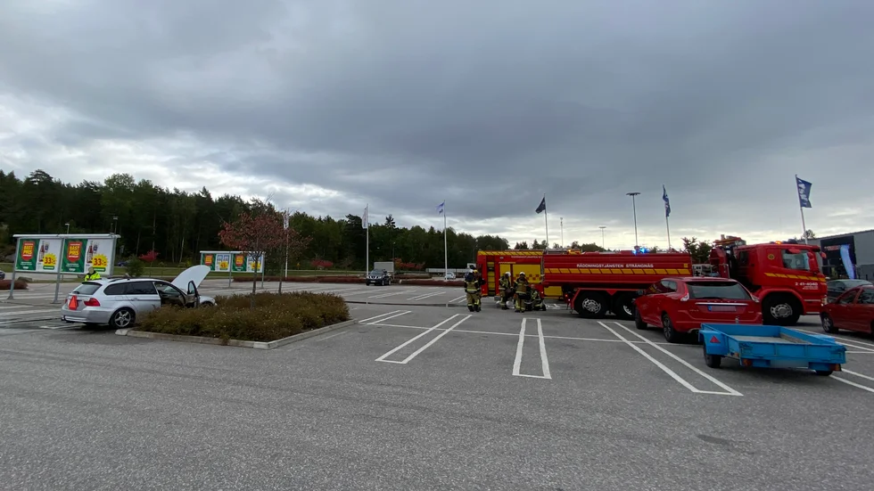 En "Epa" började brinna på parkeringen i Solberga på måndagen.