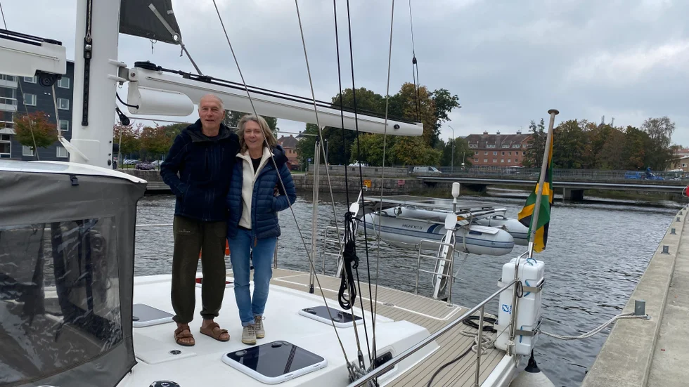 Lon och Lynn Akerberg från hjärtat av amerikanska kontinenten har seglat över Atlanten in i Medelhavet och vidare till Nyköping. De uppskattar den svenska naturen och tycker Nyköping är "lovely with waterfalls".