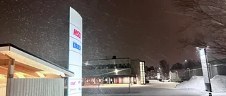 Nej, se det snöar! – och det ser ut att få ligga kvar