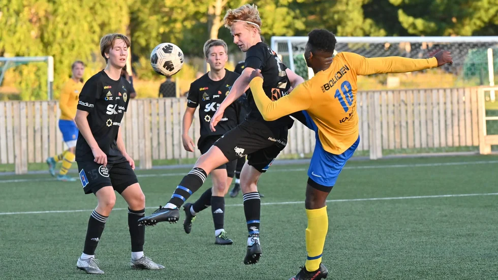 Rönnskär är klara seriesegrar i division IV. Ålund lämnade walk over och det avgjorde hela serien.
