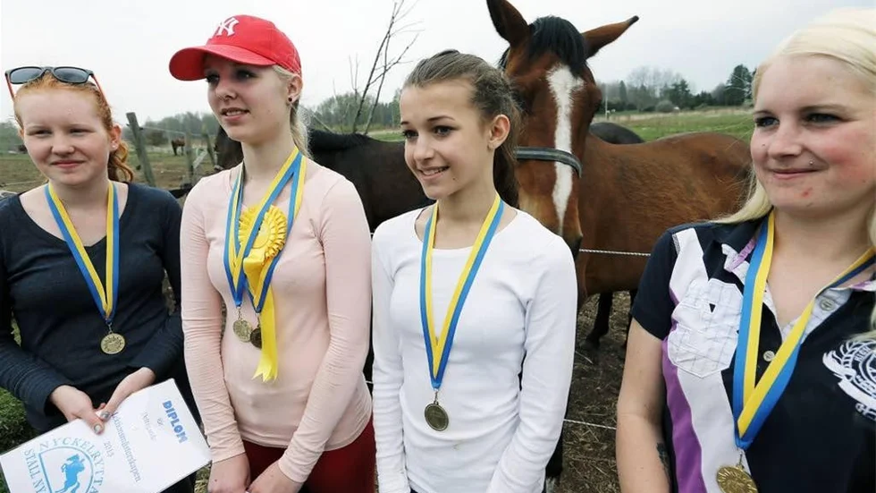 Ella Törnström, Agnes Olofsson, Elinore Rosenqvist och Victoria Svensson tog hem lagtävlingen i dressyr.