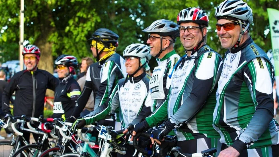 Ingvar Persson, Gunnar Sjölund, Ebbe Eriksson, Petra Hallén Johansson och Johan Johansson cyklar Vätternrundan för Godegård SK.