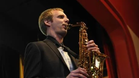 Rickard Samuelsson, blivande musiklärare, bjöd på bländade saxofonspel.