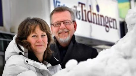 Dag Lundblad har haft sitt yrkesverksamma liv i NTM-koncernen i 48 år, varav de sista 18 åren  som annonschef på Västerviks-Tidningen.  Nu har han gått i pension och hans efterträdare är Johanna Soderling-Romestrand som blir försäljningschef.