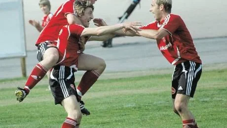 Får Tjust anledning att jubla ännu en gång? Här ses Rickard Falk, Omar Eljardali och Joakim Jansson efter en av säsongens åtta segrar. Arkivfoto: Ingemar Petersson
