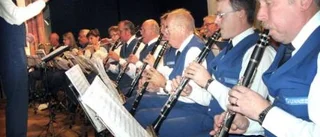 Musik och allsång på kafé i Ankarsrum