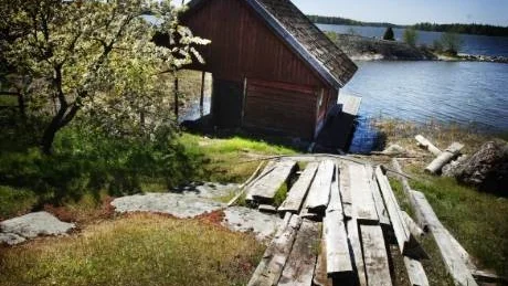 Rågöprojektet saknar pengar, bland annat behöver byggnaderna på ön rustas upp.Arkivbild: ellen Kindstrand