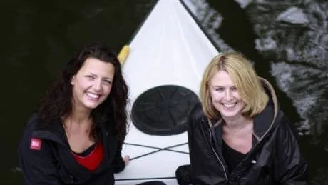 Natasha Mårder och Tove Steinbakk ska ro till Gotland i sommar.  Foto: Privat