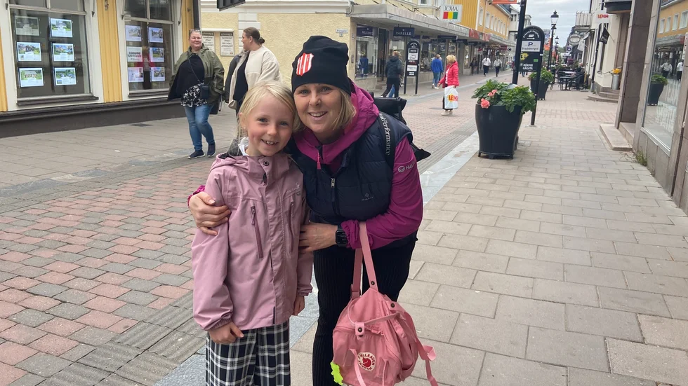 Signe Grahn, Piteå, ska fira en kompis som fyller åtta år och har biokalas på lördag. Mamma Linda Berglund har inga särskilda planer för helgen. "Man behöver det också ibland".
