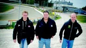 Lagledare på språng. Trion Morgan Andersson, längst till vänster, Peter Helgesson och Patrik Olsson har alla sin bas i Västervik, men jobbar för olika klubbar.
