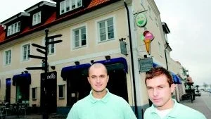 Vågade satsa. Ajan Sajhadi och Fatmir Poturgoj är sedan ett par veckor nya ägare till Restaurang Morella i centrala Västervik. Foto: ANDERS LILJEGREN