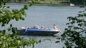 Frihet. Sjön anses vara en av de få fria zonerna i samhället. Kanske något att värna om.
Foto: Bertil Ericson/SCANPIX