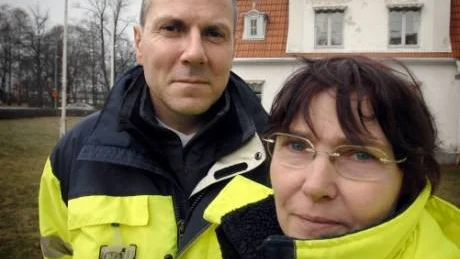 Arbetsmiljöinspektörerna Håkan Lindström och Eva Christensen beslutade att stoppa bygget av tre villor i Västervik vid lunchtid på torsdagen.Foto: Anders Steiner