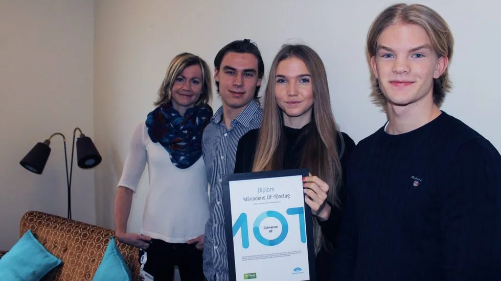 Månadens uf-företag fick diplom. Från vänster läraren och handledaren Alexandra Eckerby, Max Skännestig, Ida Irevall och Alfred Rombo.