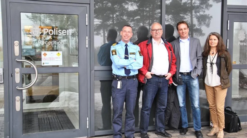 Gunnar Appelgren från länskriminalen i Stockholm har undervisat Västervikspolisen i hur man arbetar mot den organiserade brottsligheten. På bilden: Klas Werme, Gunnar Appelgren, Tommy Ekström och Maria Mållberg.?Foto: Elin Lönn