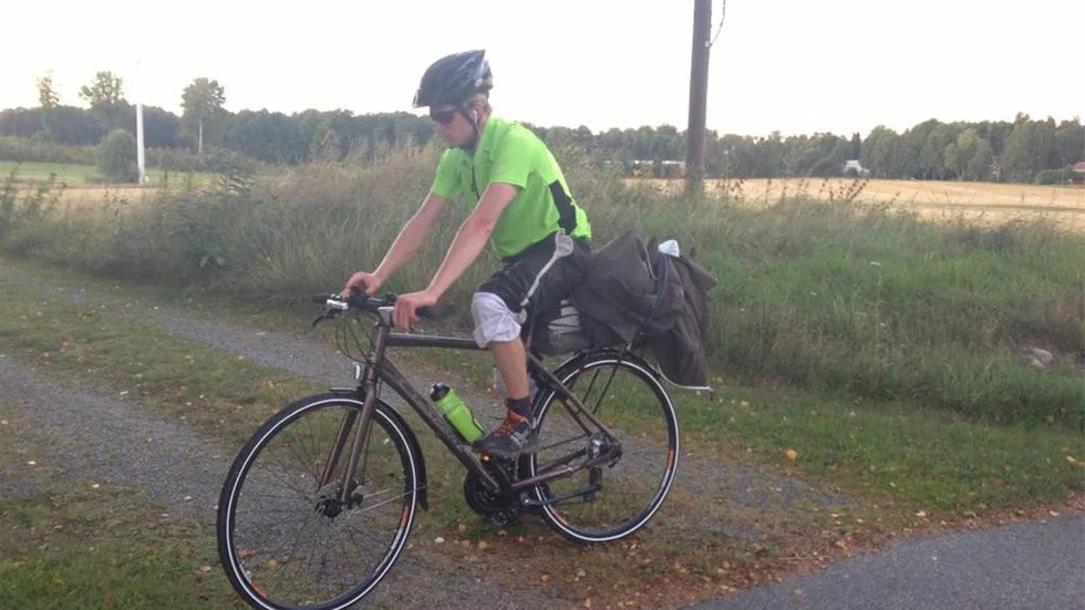Wille Momark på väg mot Spanien med sin nya cykel.