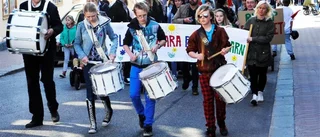 Protest mot skolbesparingar lockade hundratals